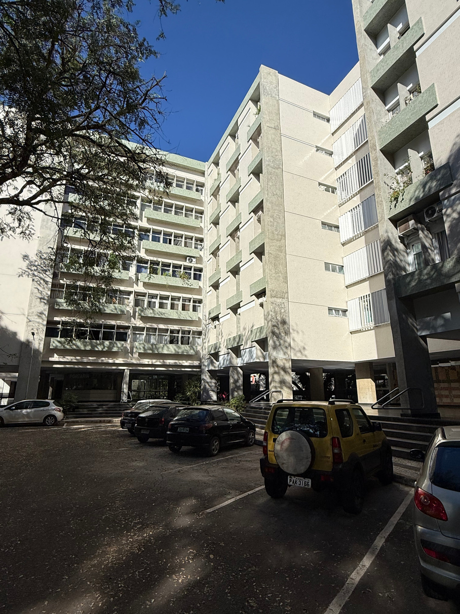 Conjunto residencial vertical registrado no portfólio técnico