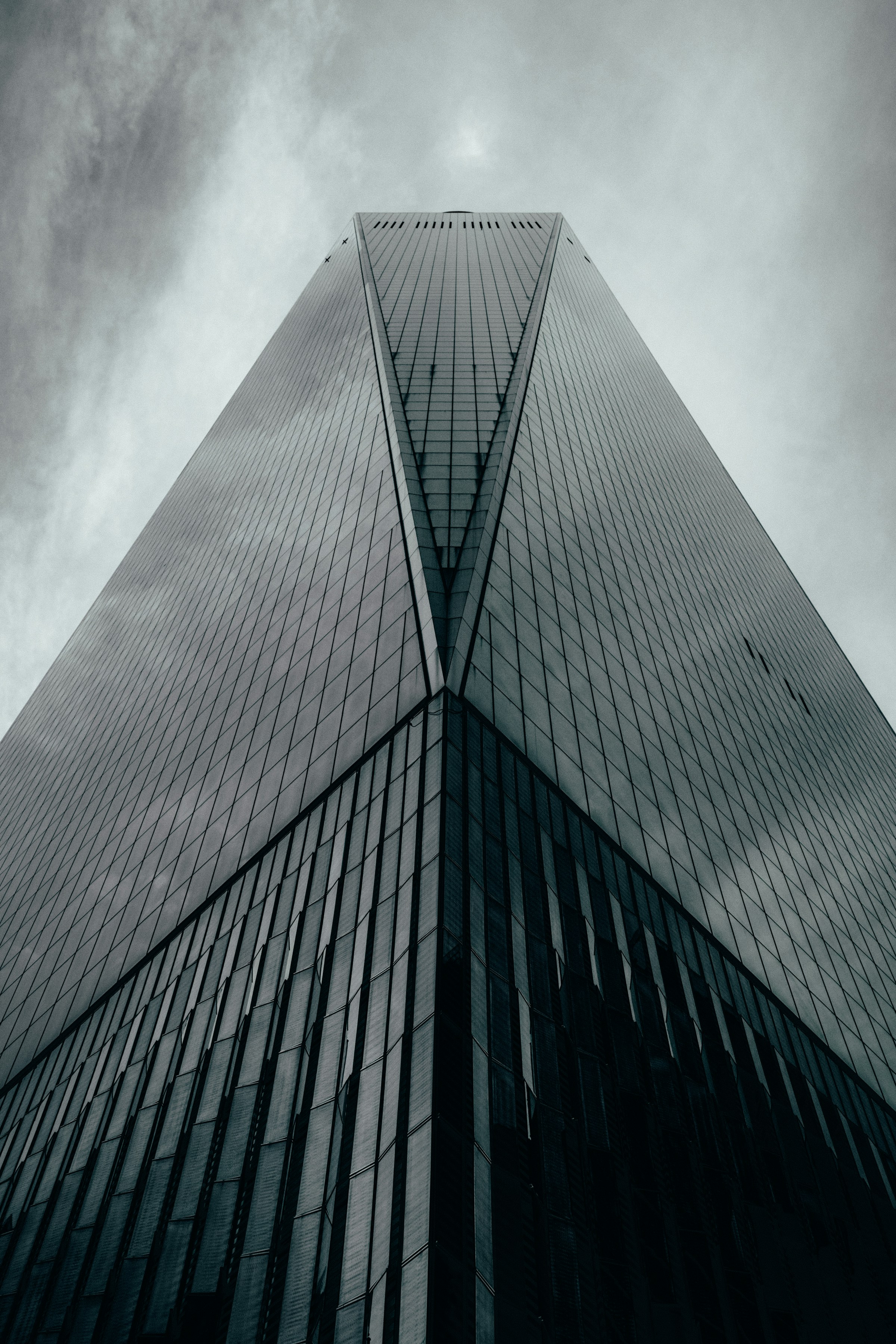 Torre concluída, referência arquitetônica ilustrativa